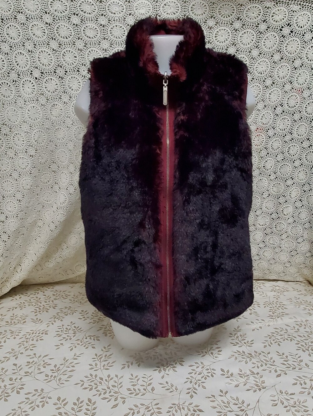 Lady Hathaway Reversible Vest MEDIUM